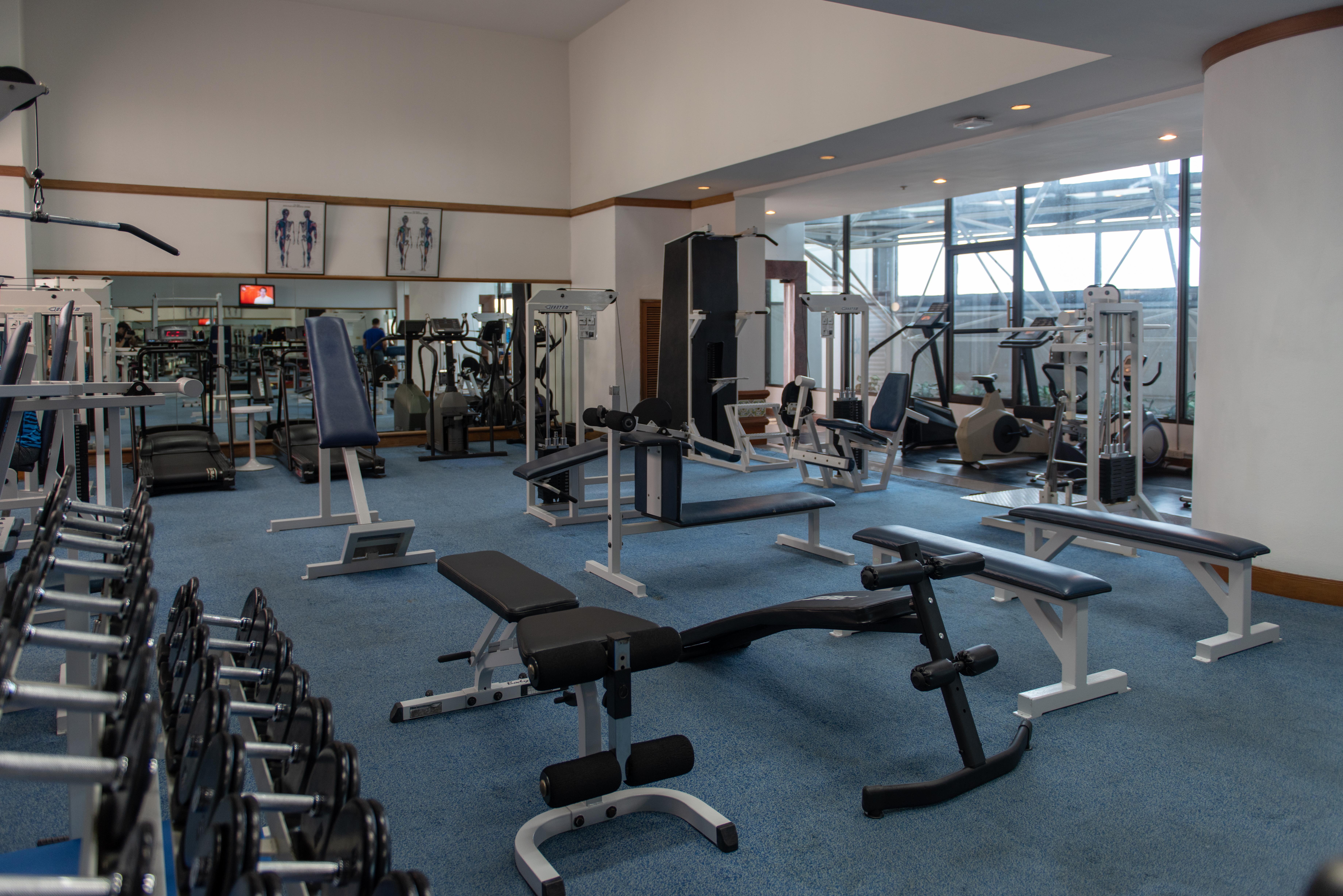 Montien Riverside Hotel Μπανγκόκ Εξωτερικό φωτογραφία A typical gym