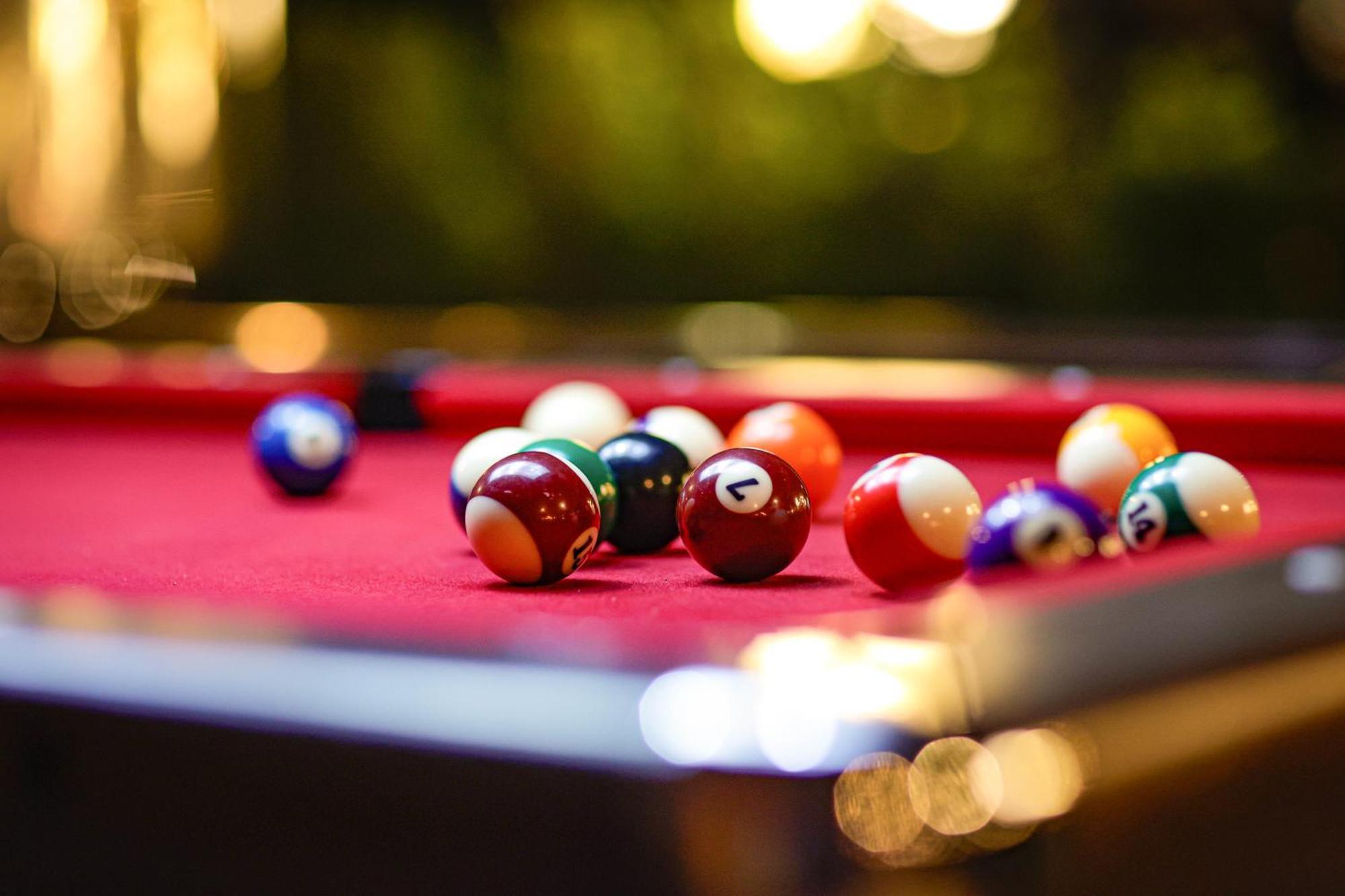 Montien Riverside Hotel Μπανγκόκ Εξωτερικό φωτογραφία Pool balls