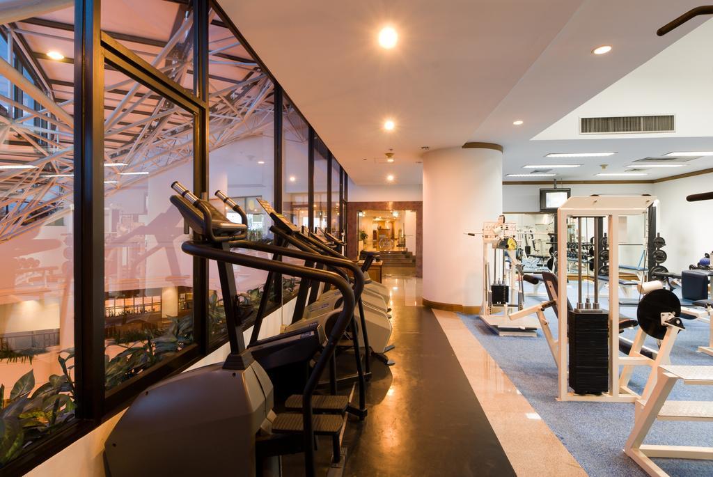 Montien Riverside Hotel Μπανγκόκ Εξωτερικό φωτογραφία The gym at the hotel