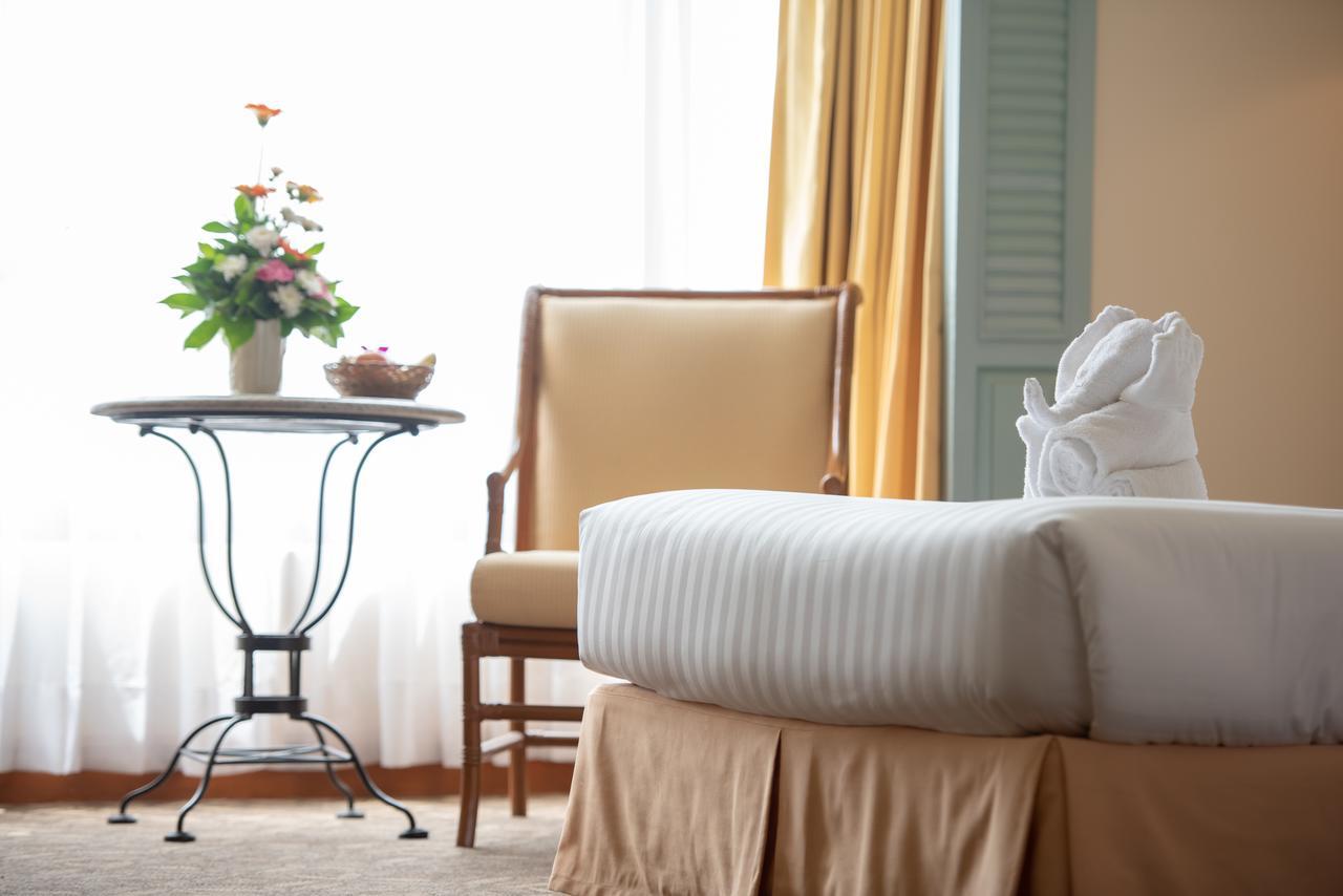 Montien Riverside Hotel Μπανγκόκ Εξωτερικό φωτογραφία A guest room at the hotel