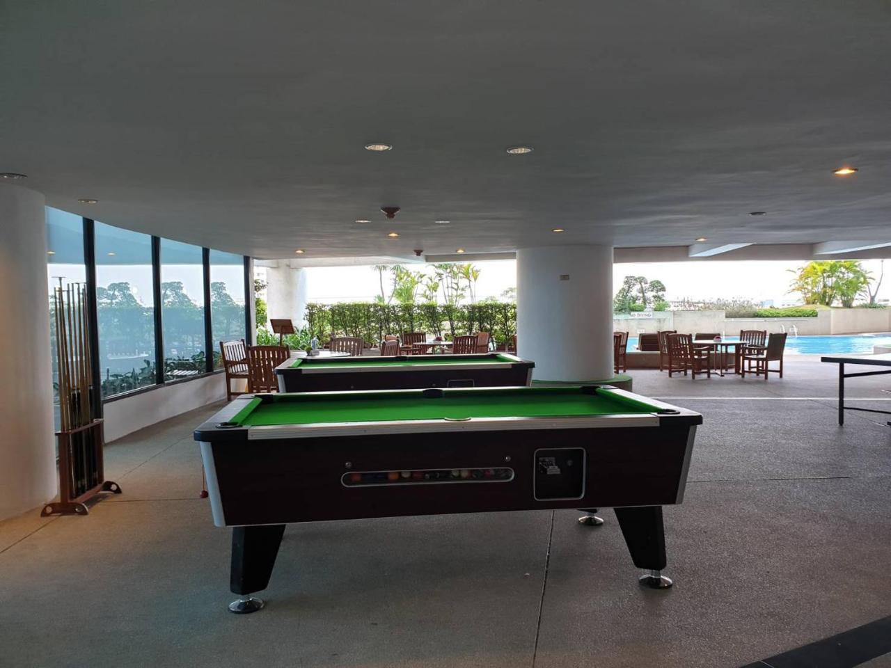 Montien Riverside Hotel Μπανγκόκ Εξωτερικό φωτογραφία Pool table at the pool deck