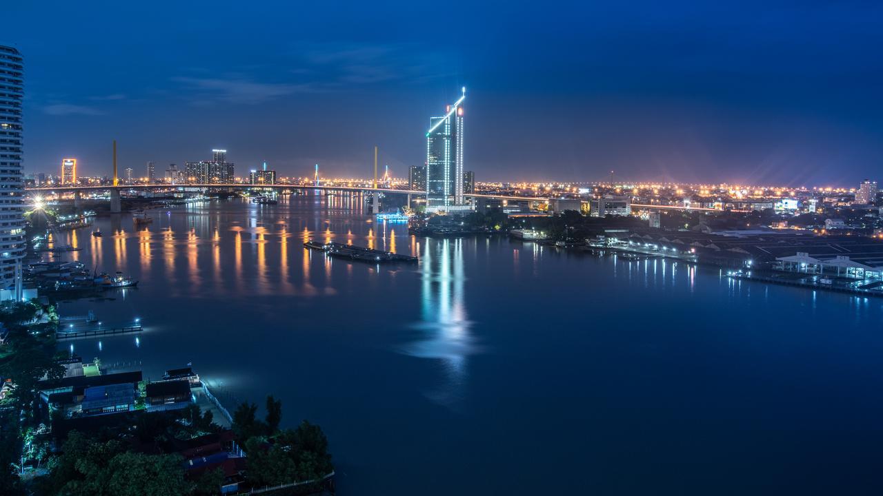 Montien Riverside Hotel Μπανγκόκ Εξωτερικό φωτογραφία The tower at night